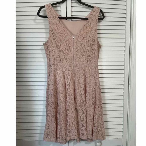 Pink Maurices lace dress - Picture 2 of 3
